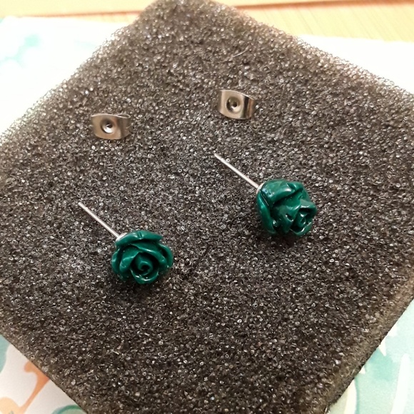 NEW Forest Green Roses - Picture 3 of 6